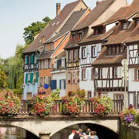 Le 19 Kleber Climatise アパート